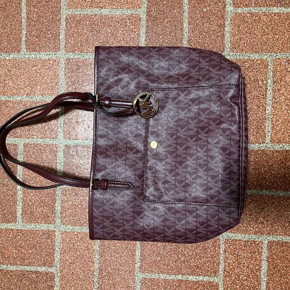 Michael Kors Monogramme purse